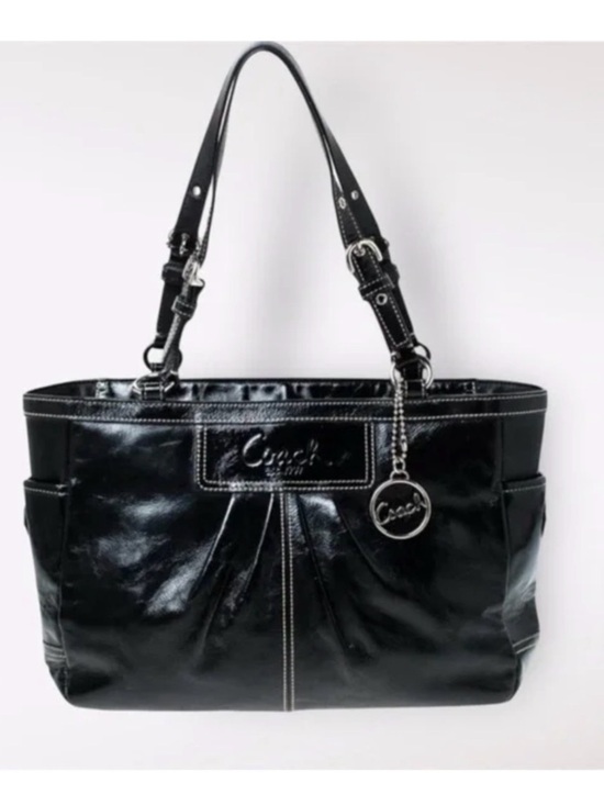 Coach Handbags - Vintage Coach Legacy Midnight Blue Patent Leather Turnlock tote bag